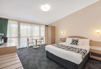 Toowoomba Motel & Events Centre allows 18 year olds to book a room