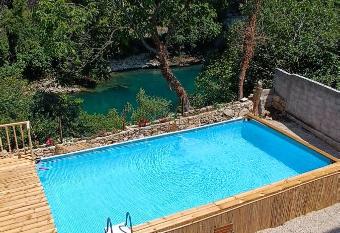 Villa Central Riverside allows 18 year olds to book a room