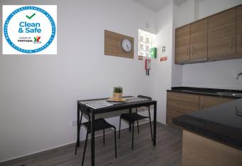 Casa do Castelo allows 18 year olds to book a room