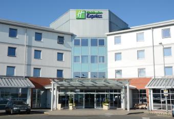 Holiday Inn Express Leigh - Sports Village, an IHG Hotel allows 18 year olds to book a room