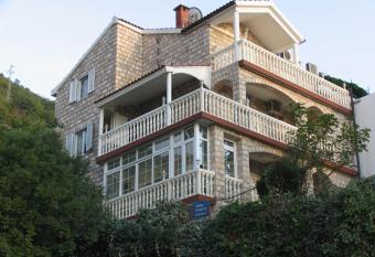 Apartments Sana has Balcony rooms