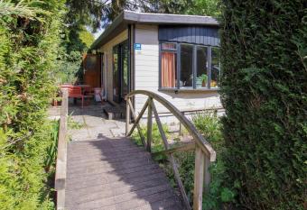 Reewold allows 18 year olds to book a room