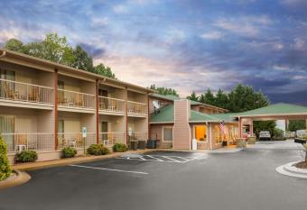 Ramada by Wyndham Maggie Valley has Balcony rooms
