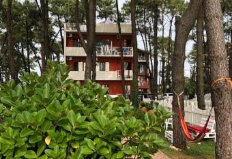 Guest House Guriani has rooms with a private hot tub