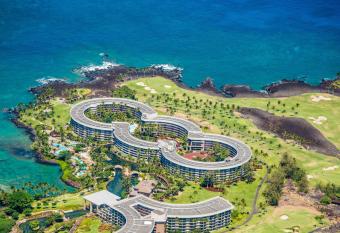 Hilton Grand Vacations Club Ocean Tower Waikoloa Village allows 18 year olds to book a room
