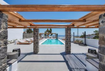 June Twenty Suites has rooms with a private hot tub