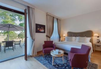 Borgo La Chiaracia Resort & SPA has Balcony rooms