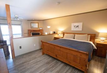 Bonnie View Inn allows 18 year olds to book a room