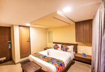 FabExpress Silver Lake allows 18 year olds to book a room