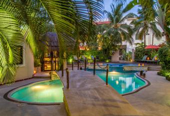 Hotel Riviera Del Sol allows 18 year olds to book a room