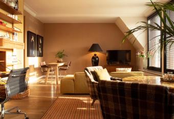 Aplace Antwerp - marvellous flats & hotel rooms allows 18 year olds to book a room