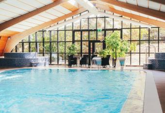 R  nneberga Konferens allows 18 year olds to book a room