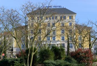 Plessis Parc H  tel allows 18 year olds to book a room