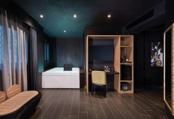 H Hotel & SPA - Adults Only allows 18 year olds to book a room