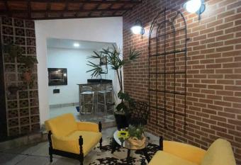 Apartamento espa  oso localizado no Centro de Angra dos Reis has Balcony rooms