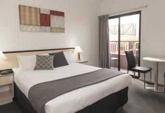 Adelaide Riviera Hotel has Balcony rooms