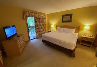 Fairway Forest has Balcony rooms