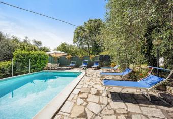 Casa Paola has Smoking/Balcony rooms