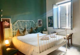 Mini appartamento  has Smoking/Balcony rooms