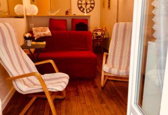 Agr  able appartement dans le vieux Trouville has Balcony rooms