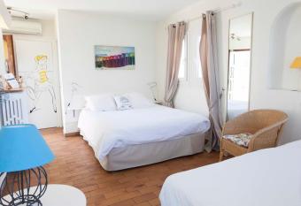 Motel Cap Sol has Balcony rooms