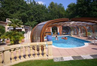 Chambre et table d h  tes Villa Pomponette allows 18 year olds to book a room