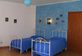 Vento Dell Est has Balcony rooms