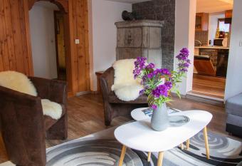 Chalet Lat  rna Kirchweg 27 und Ferienwohnung Slavica Dorfstrasse 94 Randa allows 18 year olds to book a room