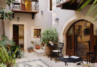 Casa Dei Delfini has Balcony rooms