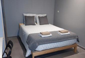 Studio meubl   tout confort climatis   allows 18 year olds to book a room