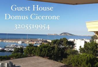 Guest House Domus Cicerone has Balcony rooms