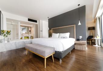 INNSiDE by Meli   Lima Miraflores has rooms with a private hot tub