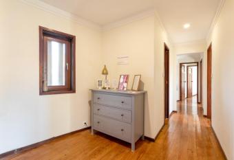 Porto Sunny House #2 - city center allows 18 year olds to book a room