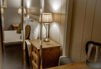 No1 Hotel allows 18 year olds to book a room