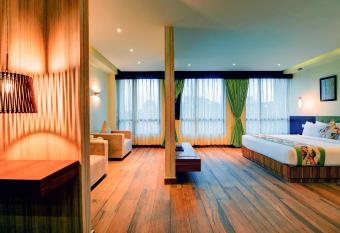 Udaan Clover Hotel Banquet & Spa has Balcony rooms