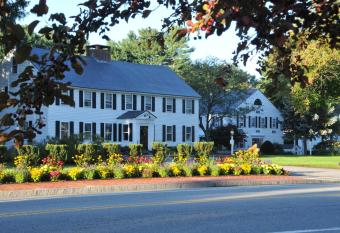 Publick House Historic Inn and Country Motor Lodge has Balcony rooms