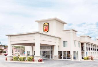 Super 8 by Wyndham Dalton allows 18 year olds to book a room