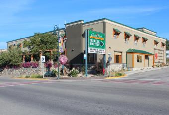 Creston Hotel & Suites allows 18 year olds to book a room