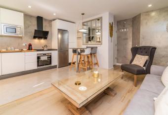 Soho Garden has Smoking rooms