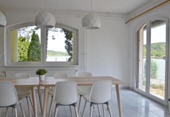 T  parti Vend  gh  z allows 18 year olds to book a room