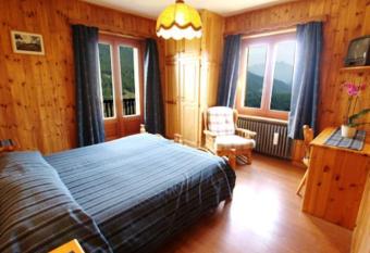 Hotel Alpe Fleurie allows 18 year olds to book a room