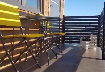 Apartamenty Per  a Ba  tyku has rooms with a private hot tub