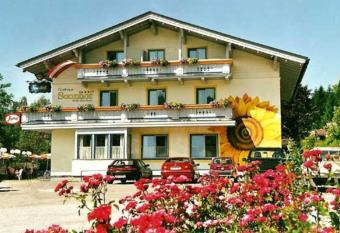 Sportpension Sonnhof has Balcony rooms