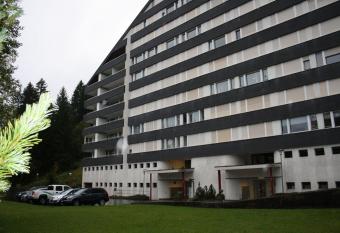 Apartmenthaus Gauenpark allows 18 year olds to book a room