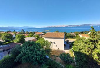 Nensi Novi Vinodolski allows 18 year olds to book a room