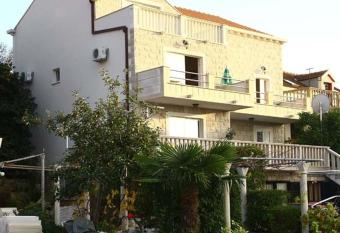 Apartments Miljas has Balcony rooms