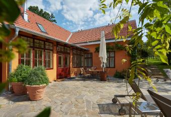 Villa Tranquillini auf Gut Guntrams has Balcony rooms