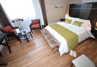 Patios de San Telmo has rooms with a private hot tub