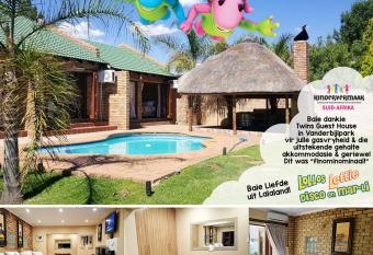 Twins Guest House Astoni has Balcony rooms