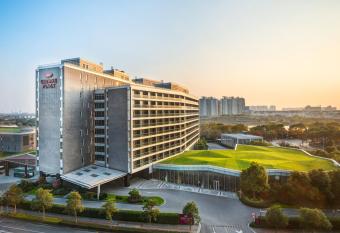 Crowne Plaza Shanghai Xiayang Lake, an IHG Hotel has Balcony rooms